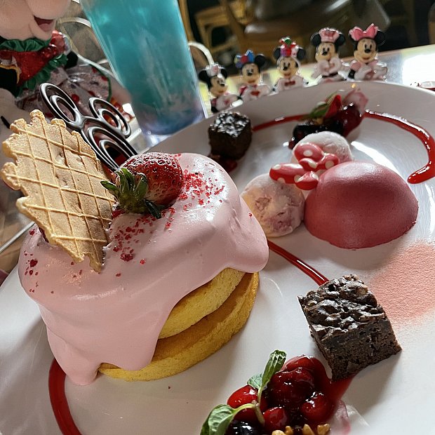 何十年ぶりのポリネシアンレストランのパンケーキうまっ