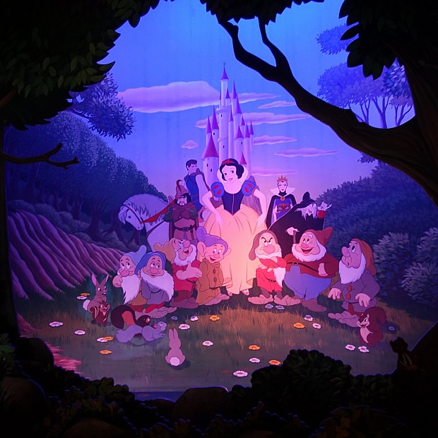 世界で唯一ハッピーエンディングがある白雪姫ライド 白雪姫と7人のこびと パリ