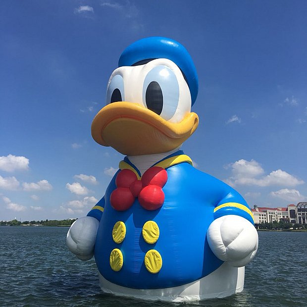 ディズニータウン】巨大ドナルド現る‼️