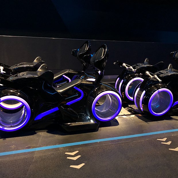 キャスト何人かに舌打ちされました笑 | トロン・ライトサイクル