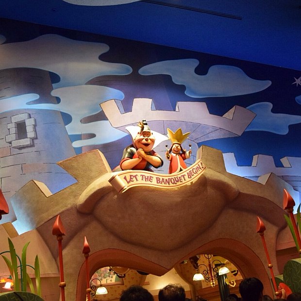 アリスの世界の住人になりましょう クイーン オブ ハートのバンケットホール アリスの世界の住人になりましょう クイーン オブ ハートのバンケットホール