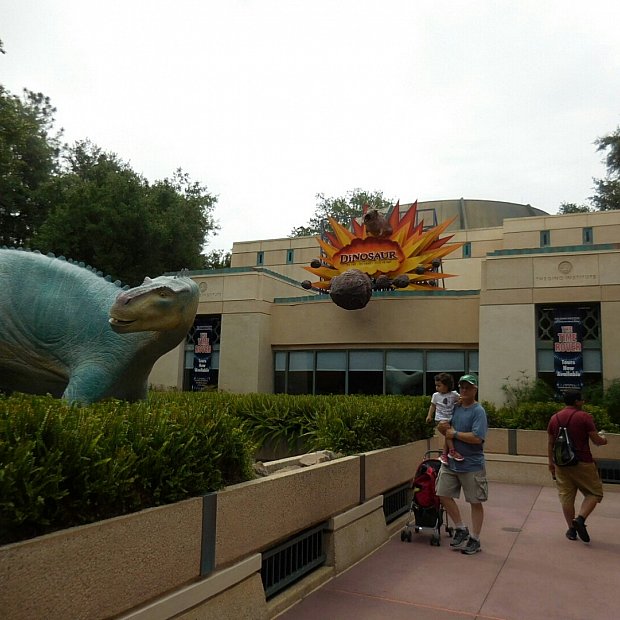 インディージョーンズの恐竜版 写真のタイミングが難関です ダイナソー フロリダ
