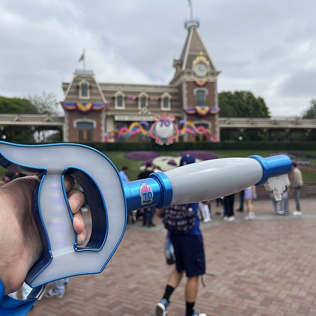 カリフォルニア ディズニーランド 70周年 Key to Disneyland鍵 パークを回ってピンをゲットするKey to Disneyland | グッズ・お