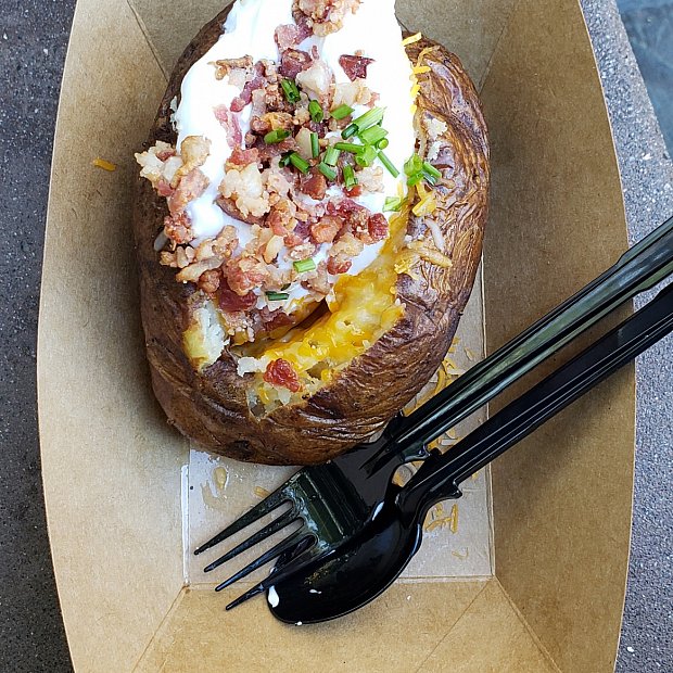 アメリカンサイズのベイクドポテト！