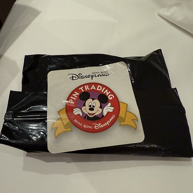 香港ディズニー限定ピンズ未開封１３点セット 希少 ピン好きにはたまらん！ グッズ・お土産（香港）