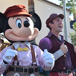 レッドカー・トロリー・ニュース・ボーイズ