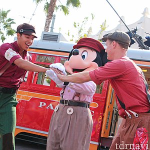 レッドカー・トロリー・ニュース・ボーイズ